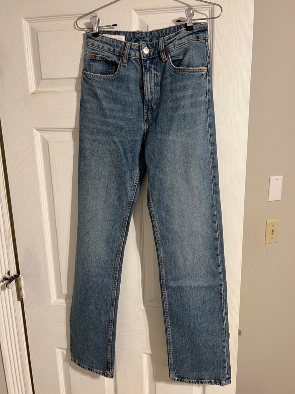 Zara Women's Straight-Leg Jeans in Medium Blue Wash